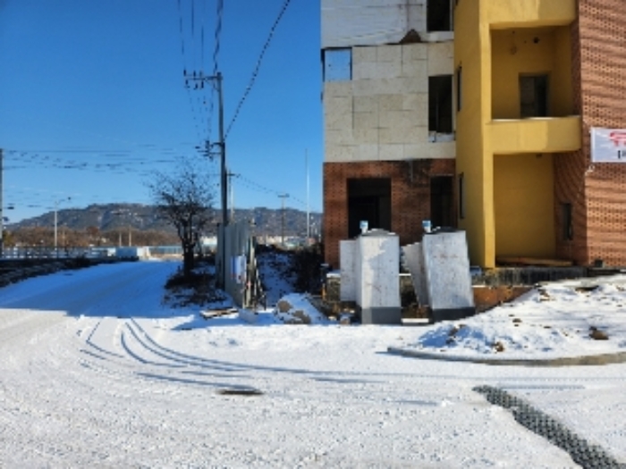 목록1,2,3 부동산 전경(건물 출입구)