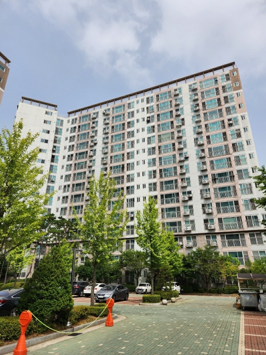 남동측에서 촬영