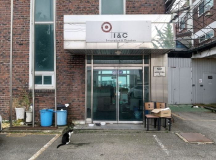 * 본건 목적물 부속건물 출입구 전경