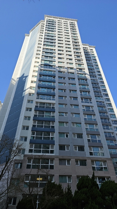 [본건 전경과 부근상황--남측에서 촬영]