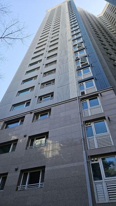 [본건 전경과 부근상황--북측에서 촬영]