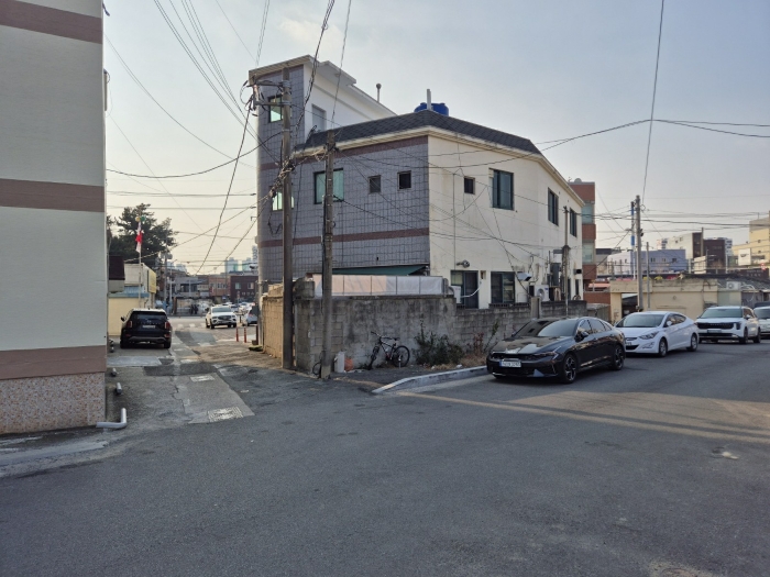 주위(북동측에서 남서측 방향)