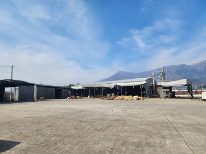 울산 울주군 삼남읍 상천리 427-45
제시 외 건물
철골조 천막지붕 공장건물 2개동 소재