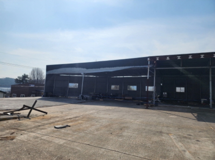 제시 외 건물
철골조 천막지붕공장건물