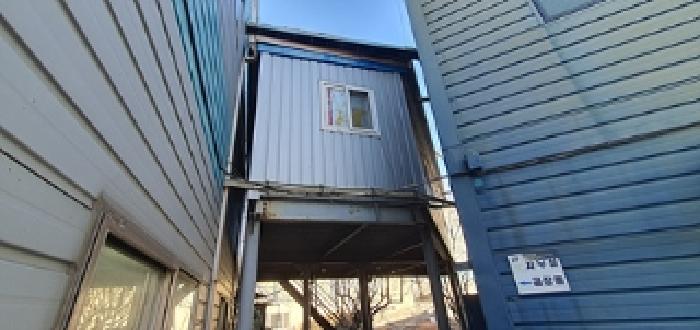 기호2 제시 건물중 부속건물 2층 창고 및 사무실 