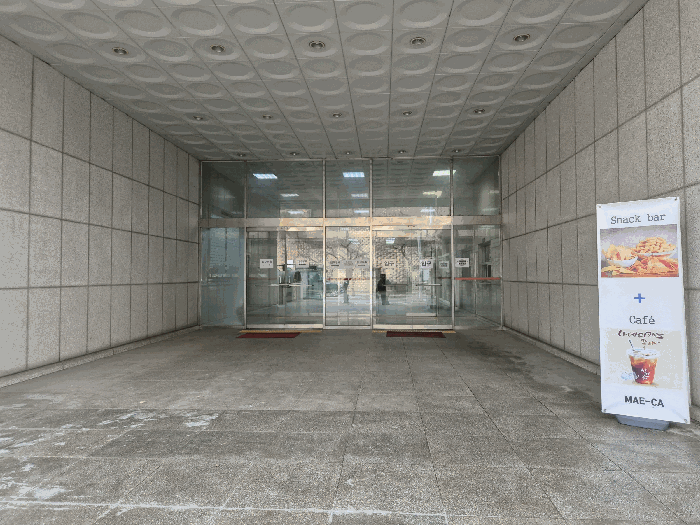 본건 건물 입구