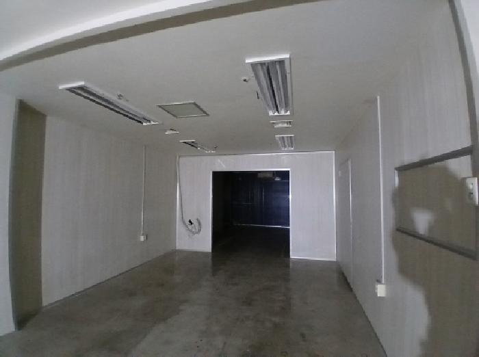 305호 칸막이 벽