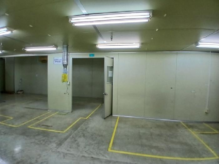 303호 칸막이 벽