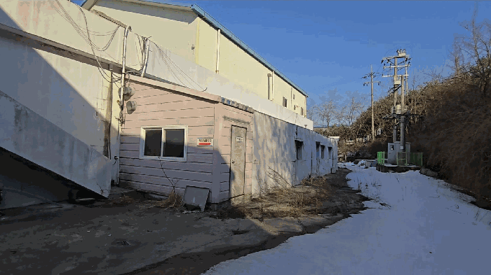 기호 4 건물 가동 후경