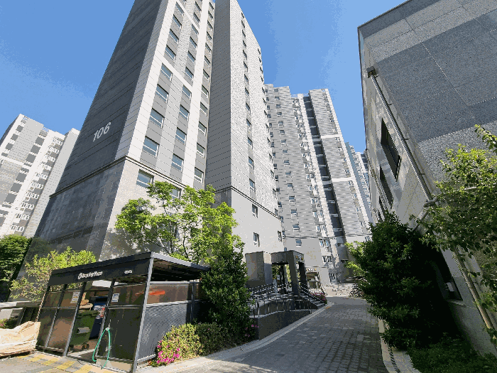 북서측에서 본 전경