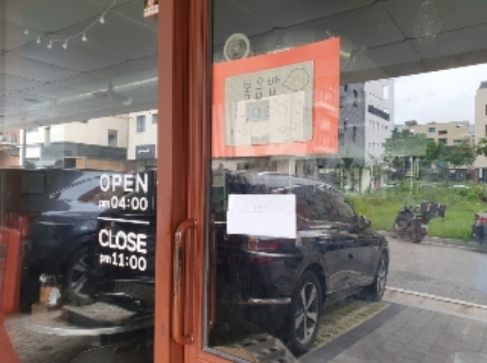 1층 상가 출입문