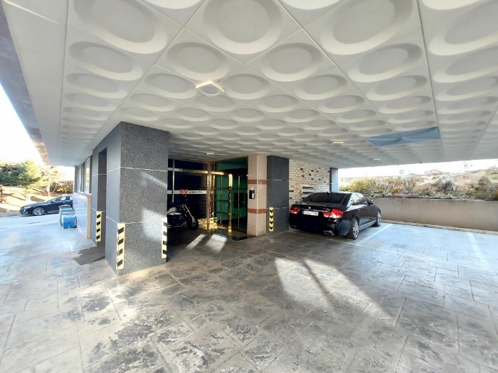 1층 주차장 및 공용출입구