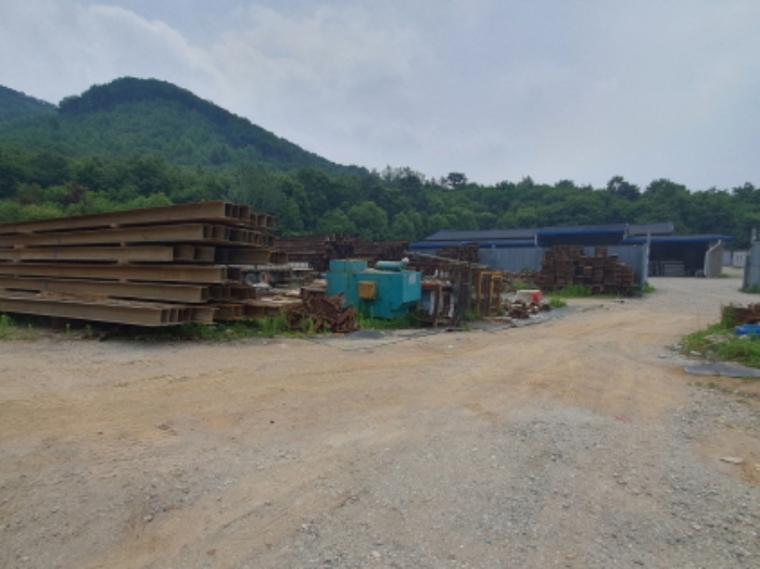 현장사진(토지,건물 전경, 건축자재 적재)