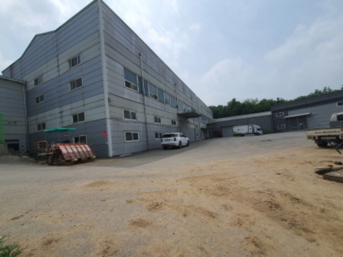 현장사진(도로명 주소는 동일하고 지번이 다른 건물, 임차인 주식회사 가락공판장과 이상길 건물로 추정)