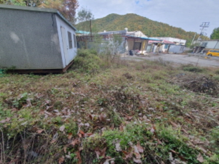 현장사진[토지, 건물 전경: 목동97-2, 99, 목동 97-5(진토길 21번길 6-8)] 