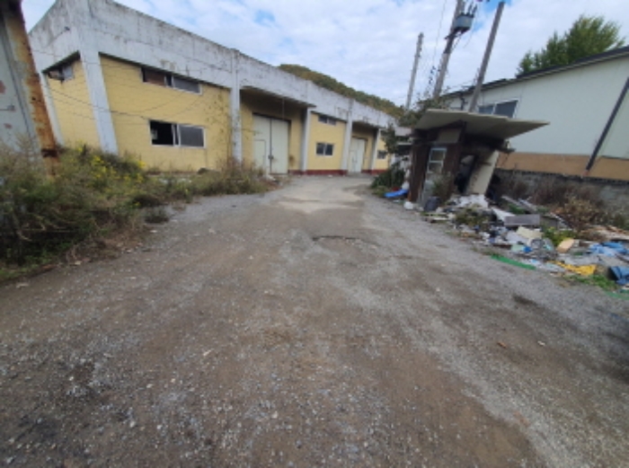 현장사진[토지, 건물 전경: 목동96, 97-2, 목동 97(진토길 21번길 6-6)] 