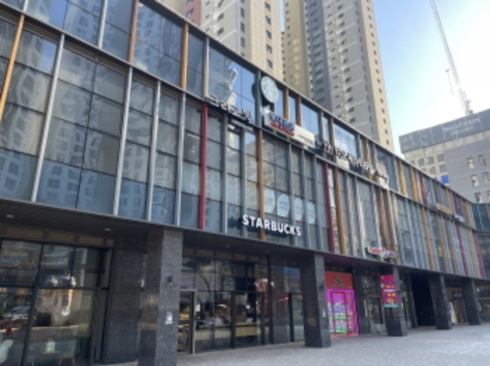 스타벅스미사역파라곤스퀘어점 전경