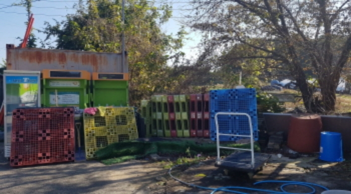 * 목록3,4. 및 지상 제시외 적치물 전경