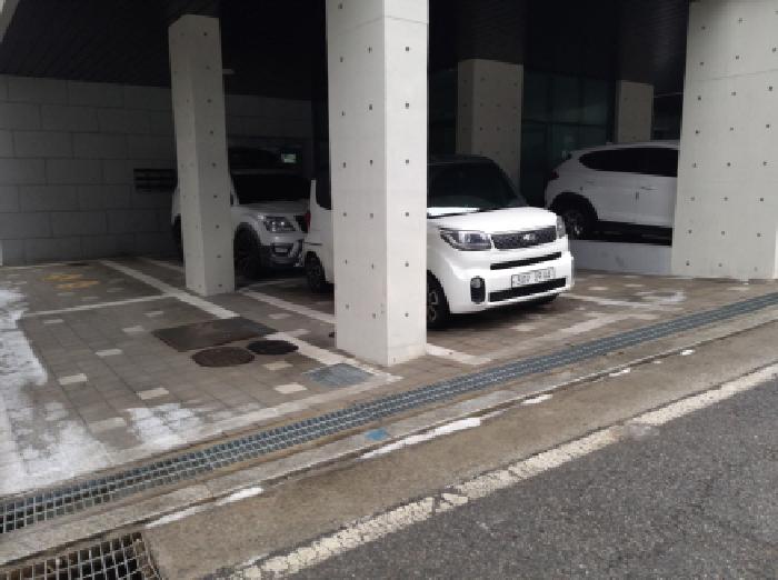 * 본건 목적물 1. 4. 전경(주차장)