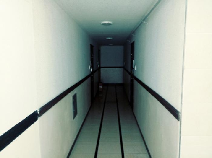 * 4층 401호 문을 제거하고 벽으로 개조된 전경