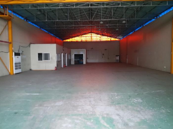 * 본건 목적물 1. 지상 제시외 천막덮개 작업실 내부 전경