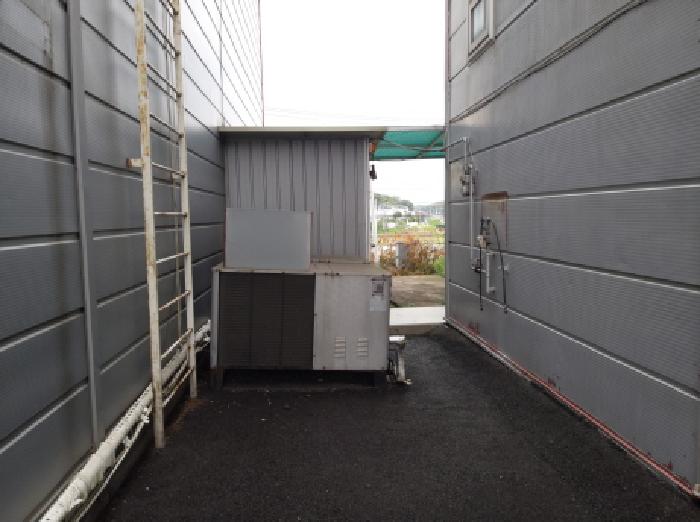 * 본건 목적물 1. 지상 제시외 출입구 시설 전경