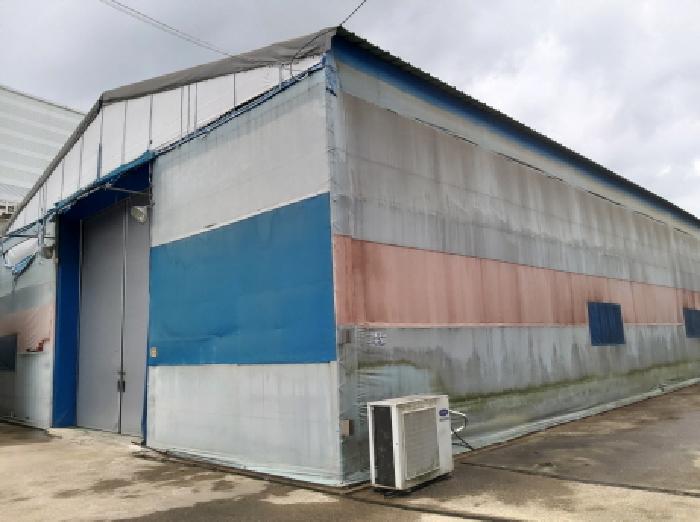 * 본건 목적물 1. 지상 제시외 천막덮개 작업실 전경