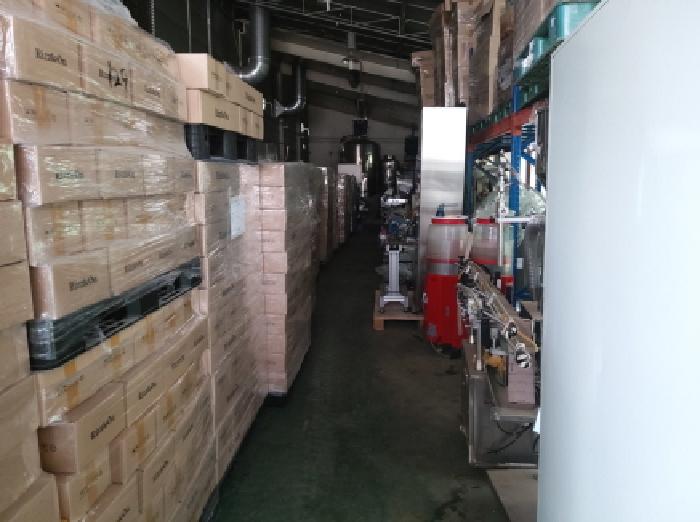 * 본건 목적물 1. 전경(제시외 창고 내부)