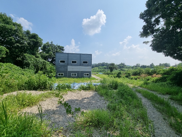 기호2 전경 및 동 지상 제시외 건물(평가제외)