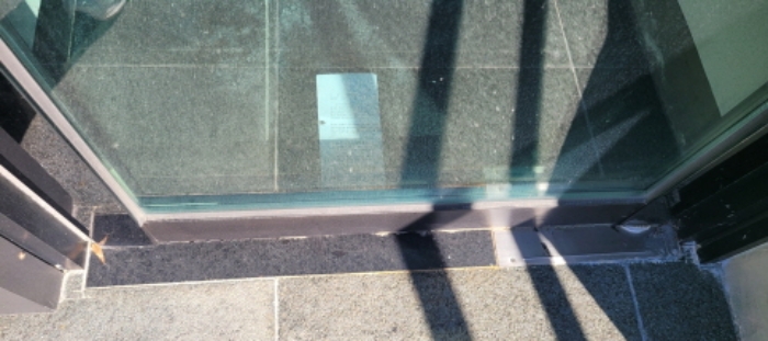 2층 출입구 내 - 부동산현황조사 안내문 사진