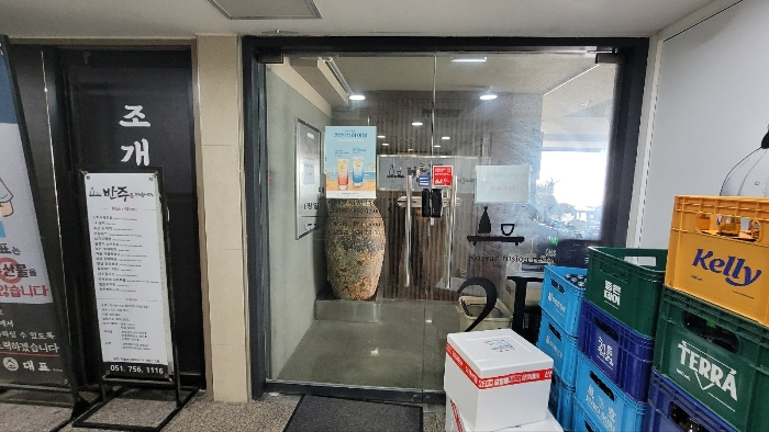 (4) 203호 출입구