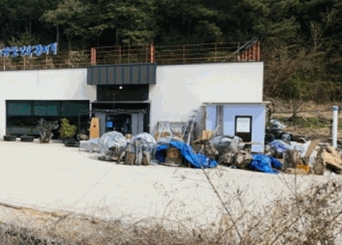 【제시외건물 ㄴ,ㄷ 전경】