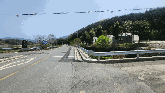 【본건 토지 북동측 인근 도로 전경】