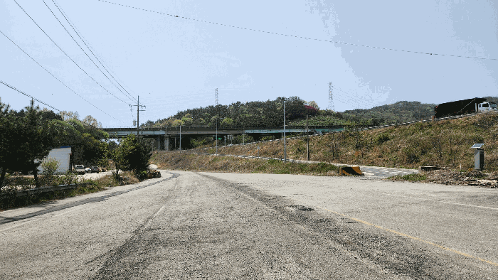 【본건 토지 북서측 인근 도로 전경】