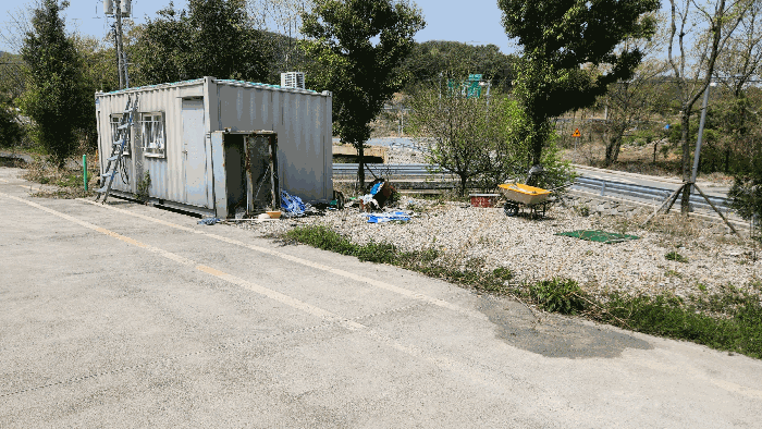 【기호1 지상위 컨테이너 전경】