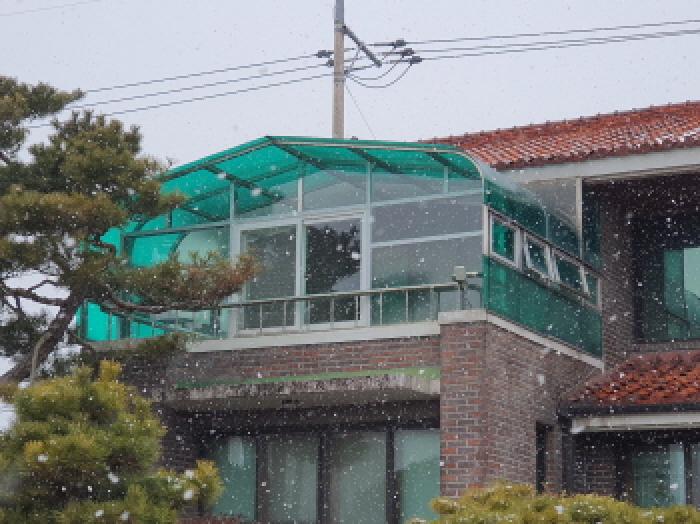 제시외 건물(차양, 2층)전경