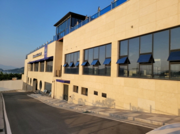 본건 전면부 전경사진