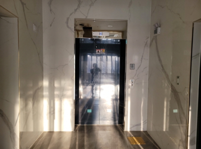 본건 엘리베이터 전경사진