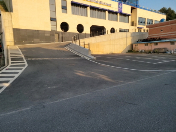 본건 리조트 진입로 부분전경