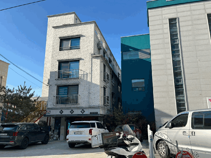 븍측 후면(남->북)’><br /><img src=