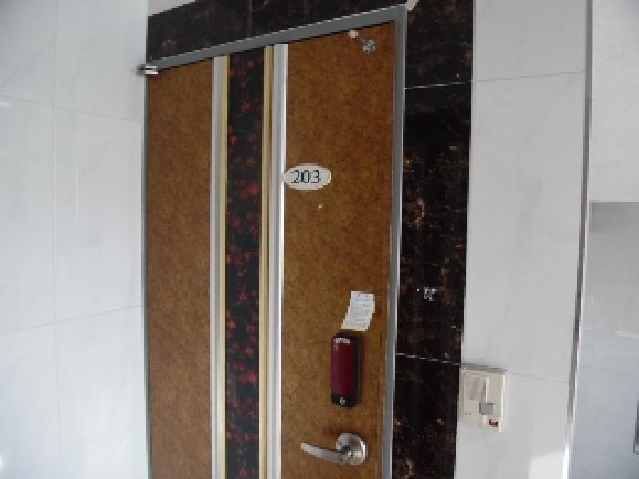 목록3. 2층 203호 출입문 전경