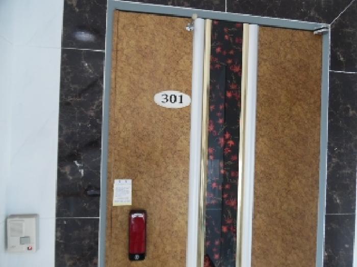 목록3. 3층 301호 출입문 전경