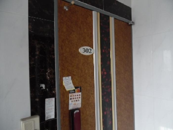 목록3. 3층 302호 출입문 전경