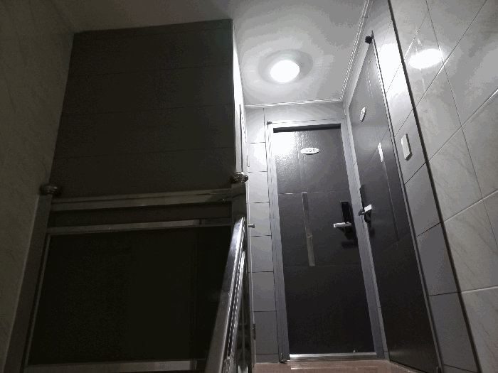 옥탑 제시외부분(405호, 406호 출입구)