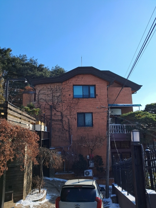 북서측에서 촬영한 본건전경 전체부분