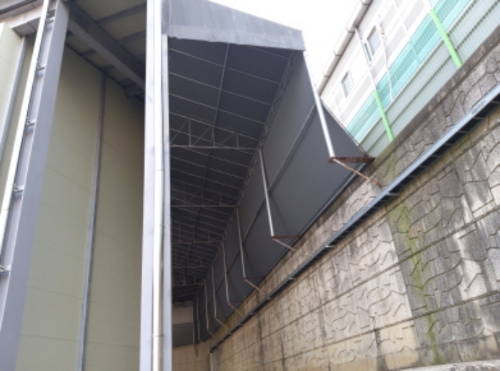 * 본건 목적물 2. 전경(제시외 천막지붕)