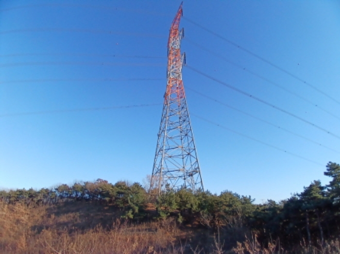 철탑 및 고압선