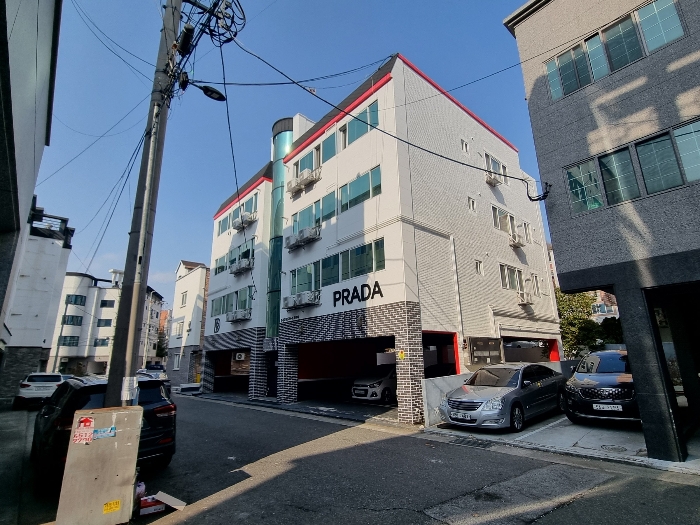 남동측에서 본 전경