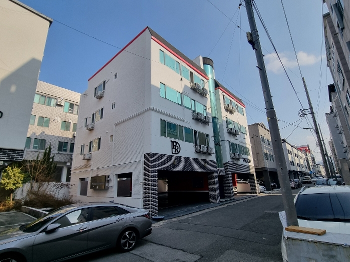 남서측에서 본 전경