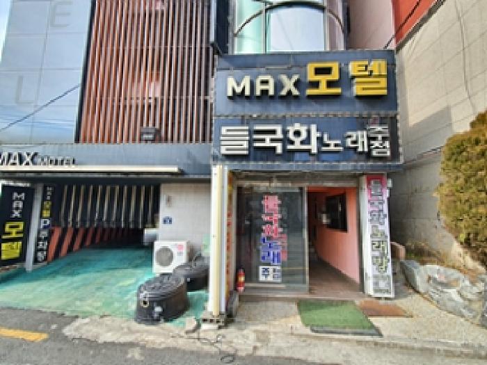 본 건 출입구